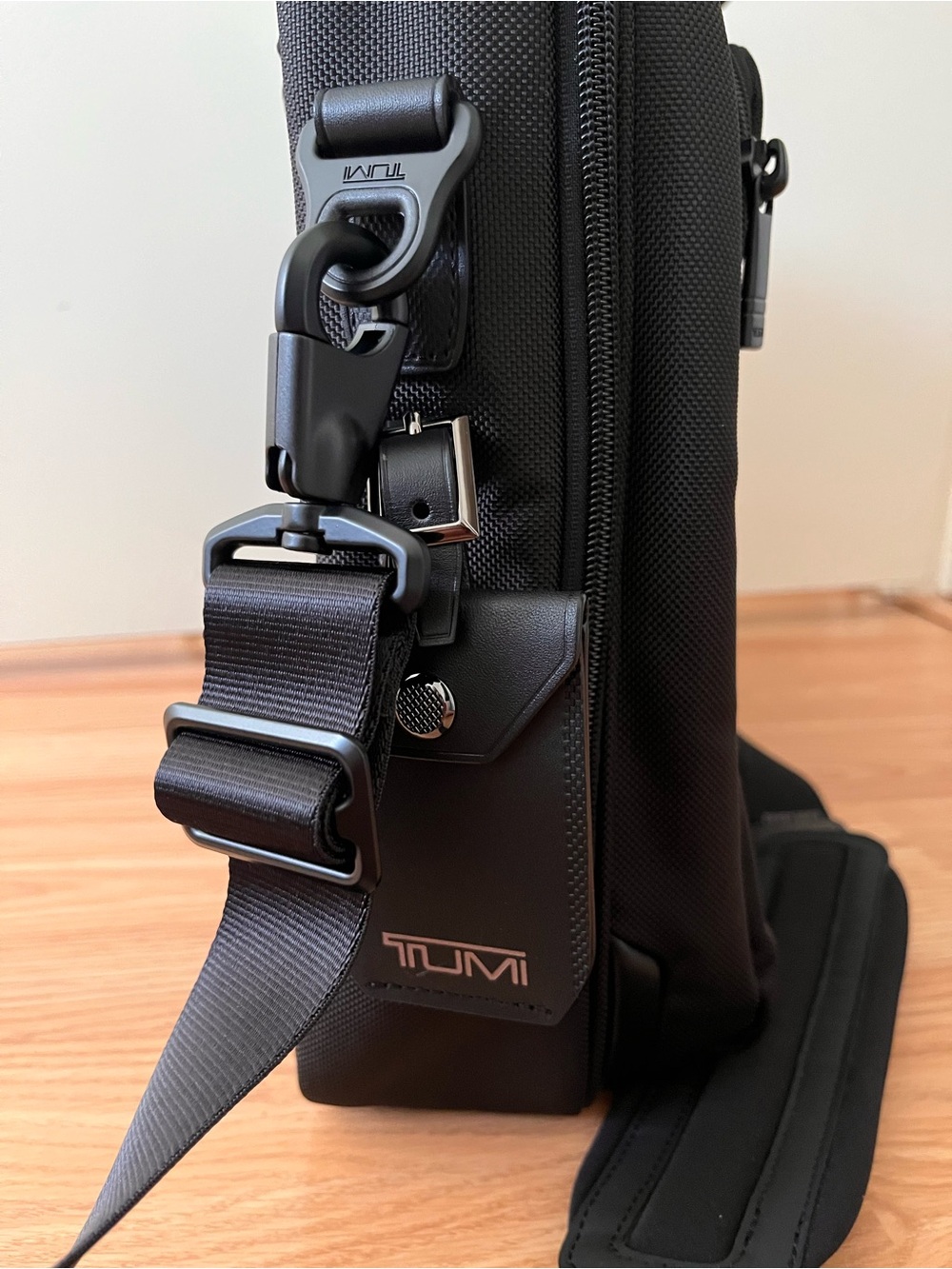 NWOT Tumi Alpha 3 Compact Large Laptop Briefcase 2603114D4 + Dust Bag - Picture 4 of 16